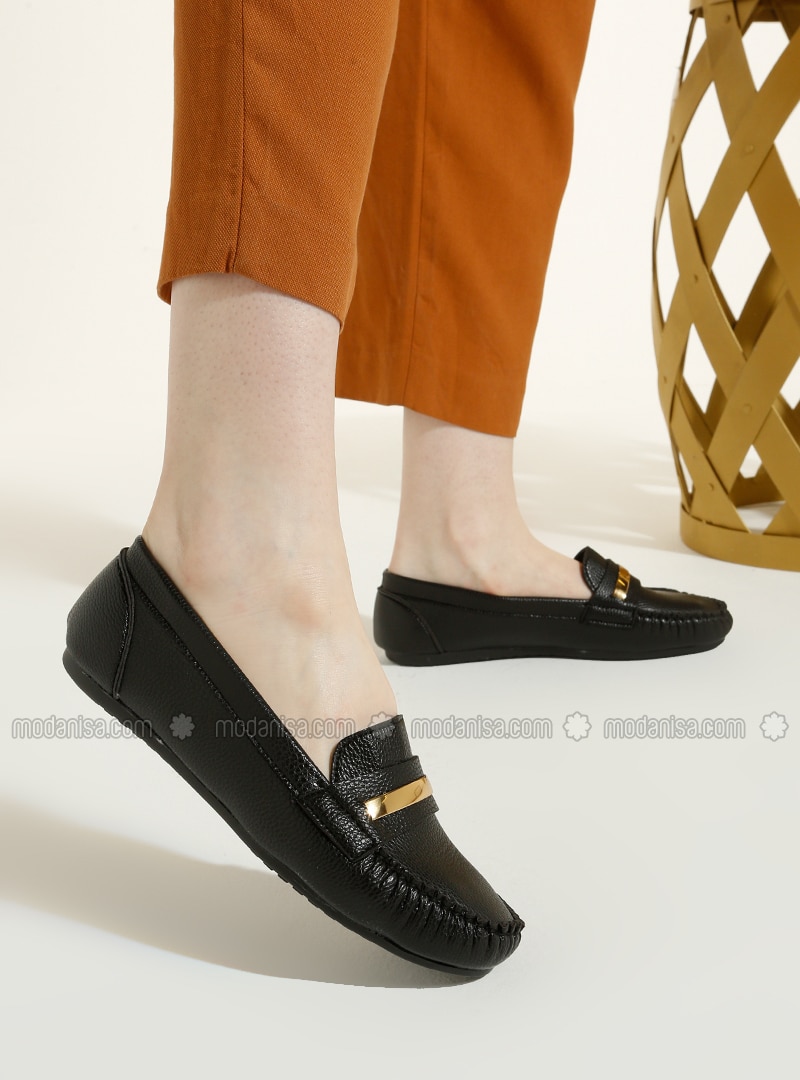 black flat shoes
