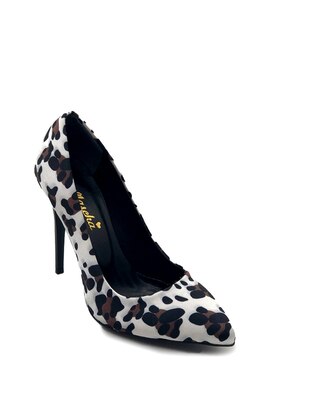 black n white heels
