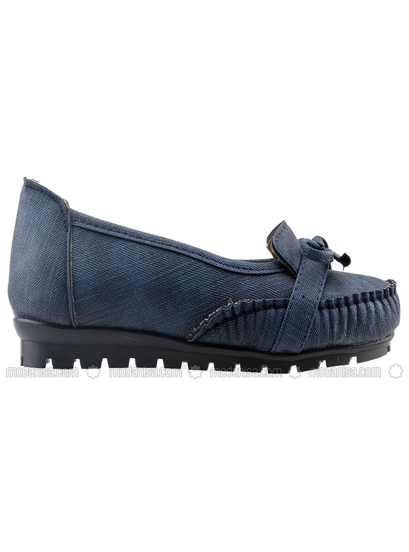 flat navy blue shoes