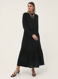 فستان بقماش طبيعي مقاس كبير بياقة مدورة- أسود - علياء