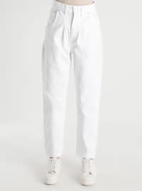 Boyfriend Molded Pleated Detailed Jeans White