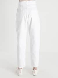 Boyfriend Molded Pleated Detailed Jeans White