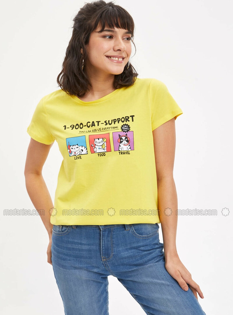 yellow t shirt outfit