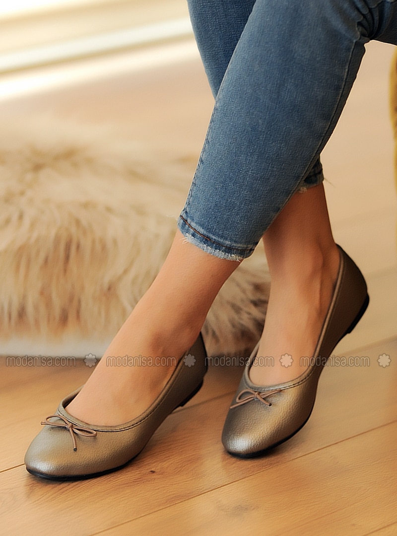 casual flat shoes