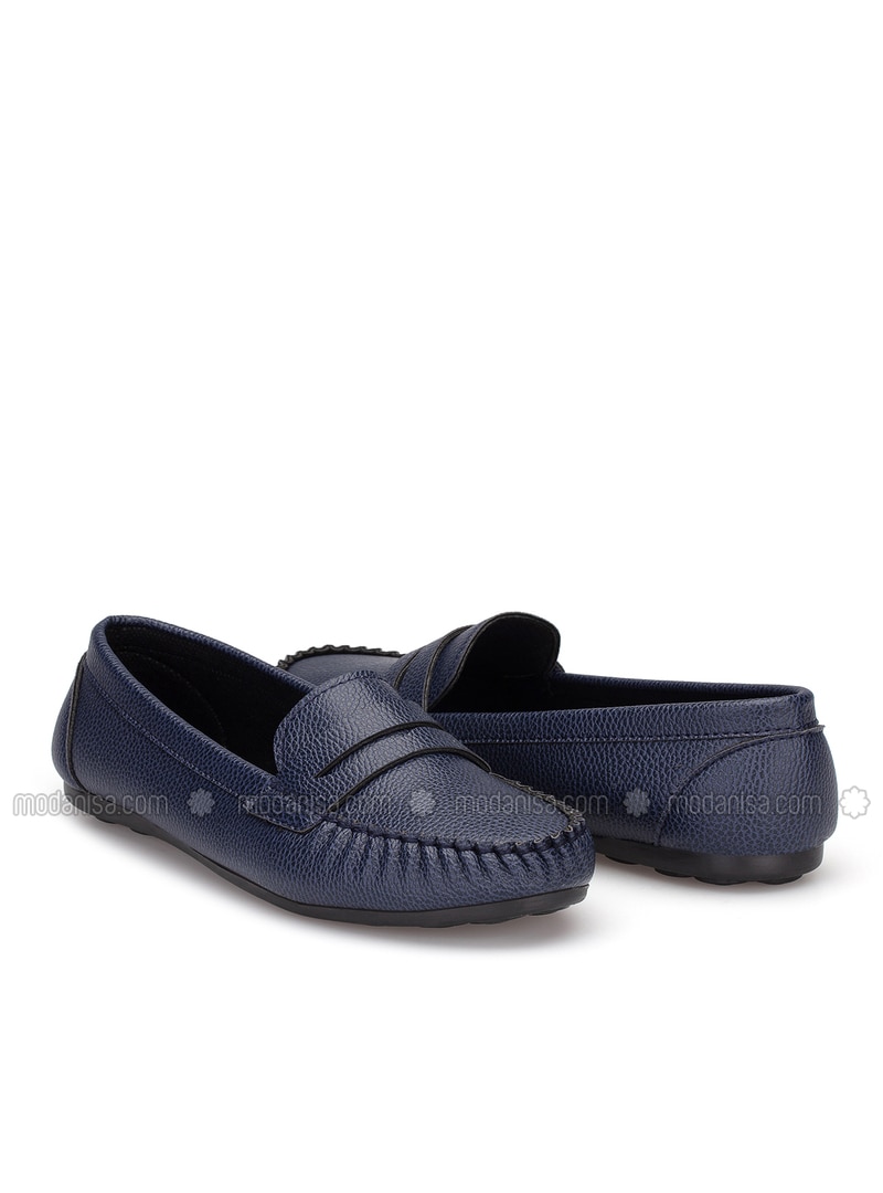 dark blue flat shoes