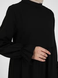 Hakim Yaka Kat Detaylı Tesettür Elbise - Siyah