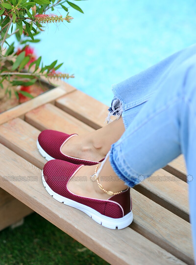 maroon casual shoes