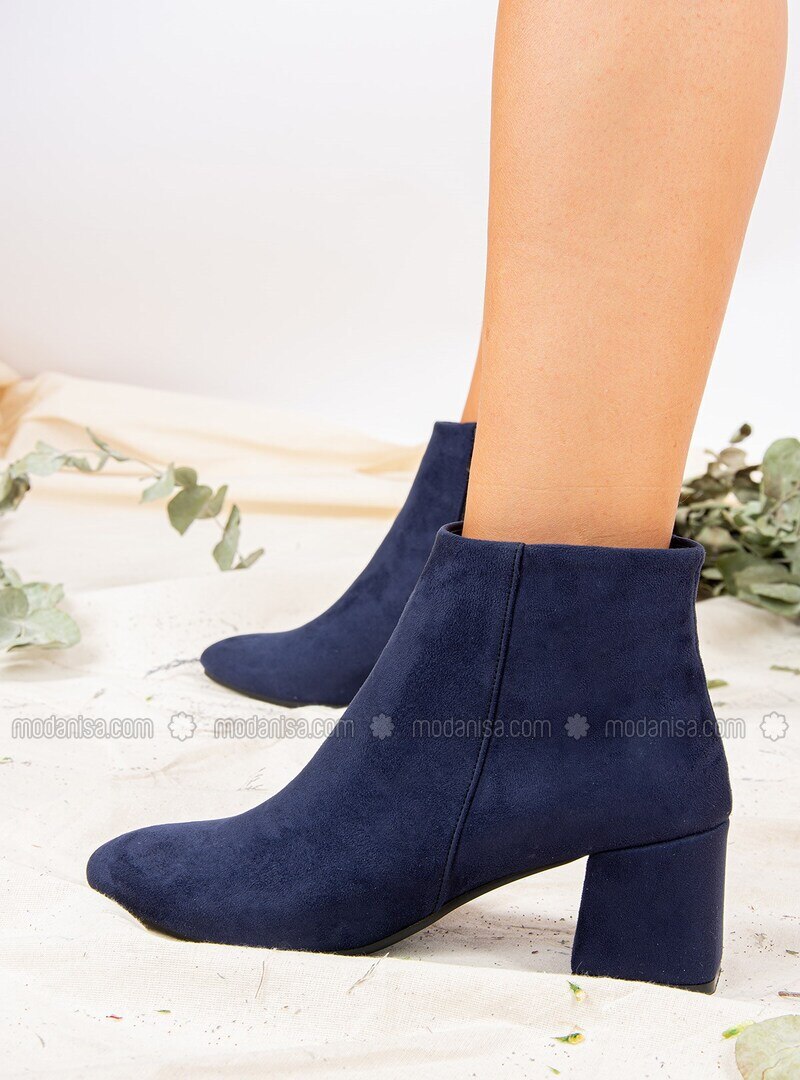 looking for navy blue boots