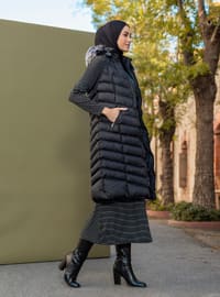 Puffer Vest With Faux Fur Detailed Hat Black