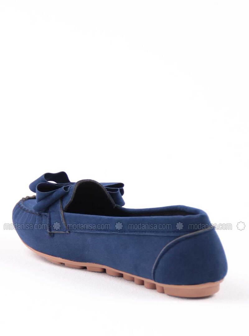 dark blue flat shoes