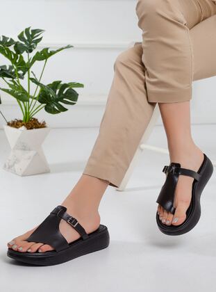 Ayakkabı Frekansı Black Slippers