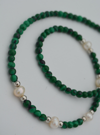 Collier de pierres vertes et perles Multicolore