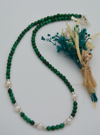 Collier de pierres vertes et perles Multicolore