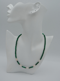 Collier de pierres vertes et perles Multicolore