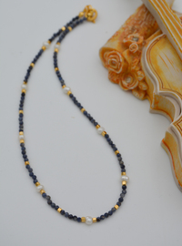 Collier de perles et pierres bleues Multicolore