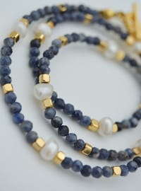 Collier de perles et pierres bleues Multicolore