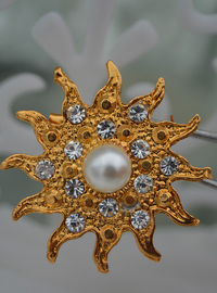 Broche Soleil Perle et Pierre Dorée Or