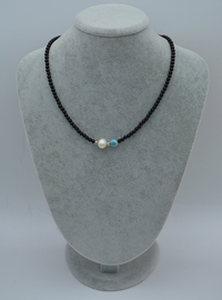 Collier Perlé avec Perle & Pierre Bleue Noir