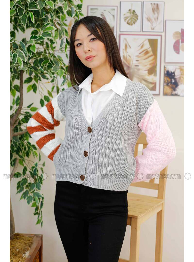 Sweater Cardigan Gray With Colored Sleeves And Button Detail On The Front