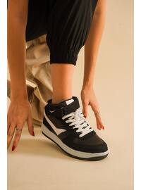  - - Sports Shoes