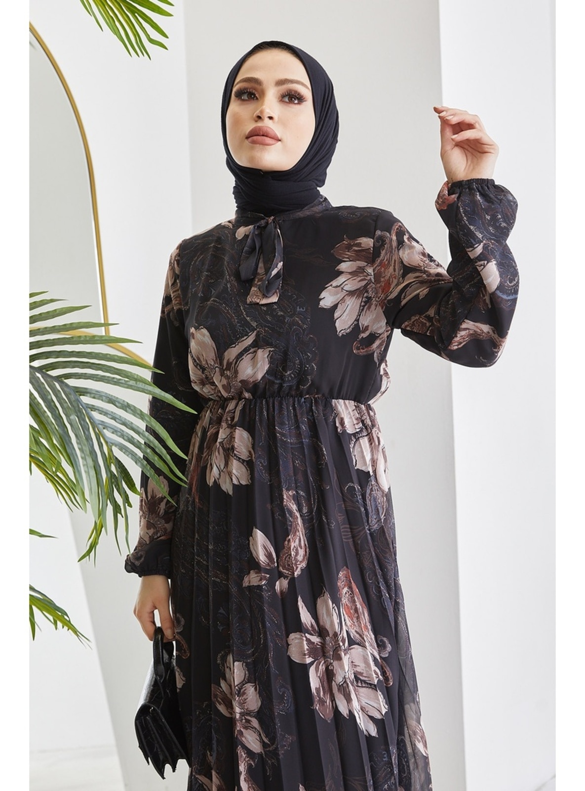 Serena Floral Pattern Pleated Chiffon Modest Dress Black