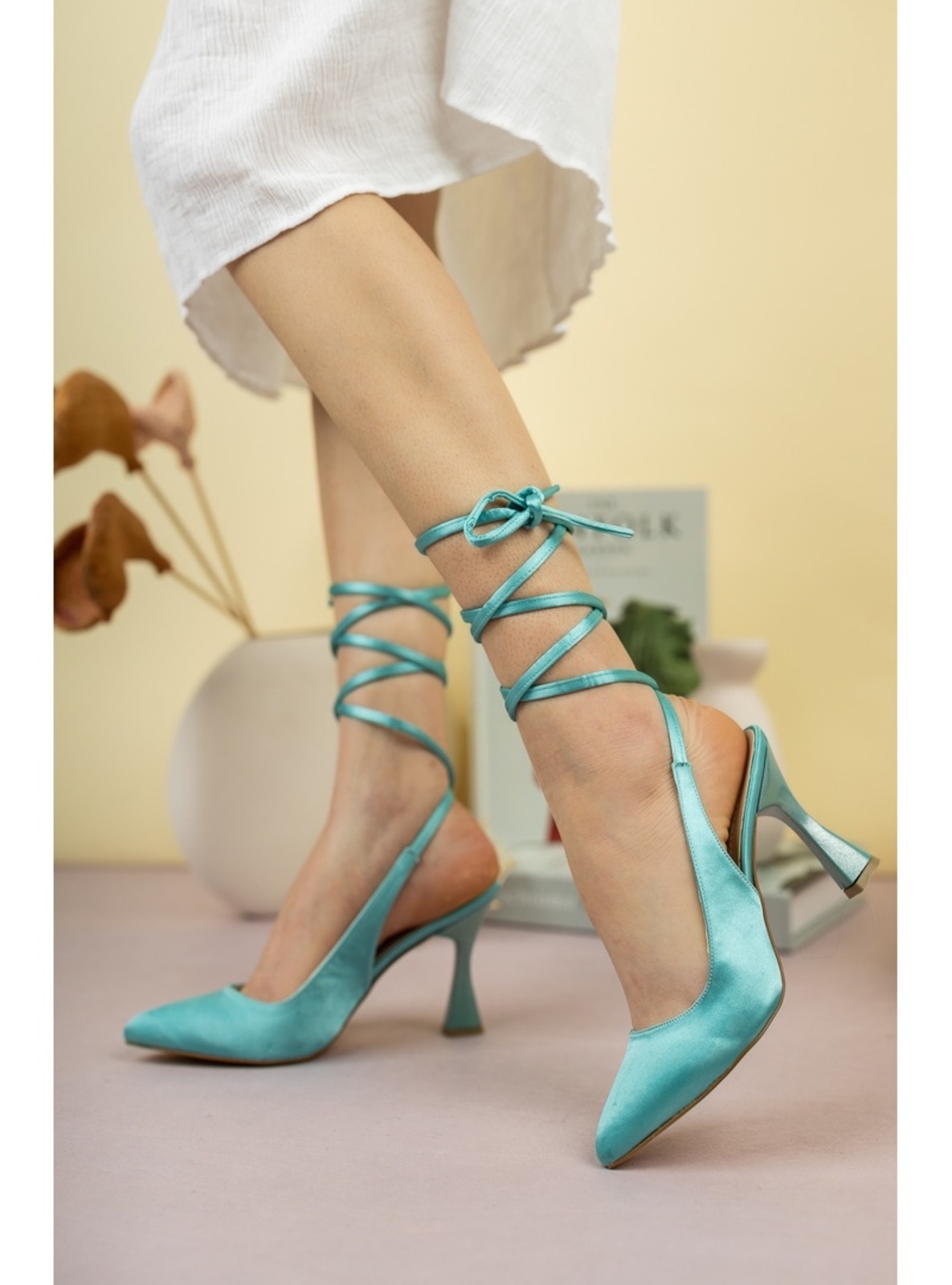 Premium Photo | Turquoise women's shoes on a pink background. 3d rendering  illustration.