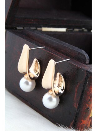 Vintage Style Gold Color Earrings With Pearls