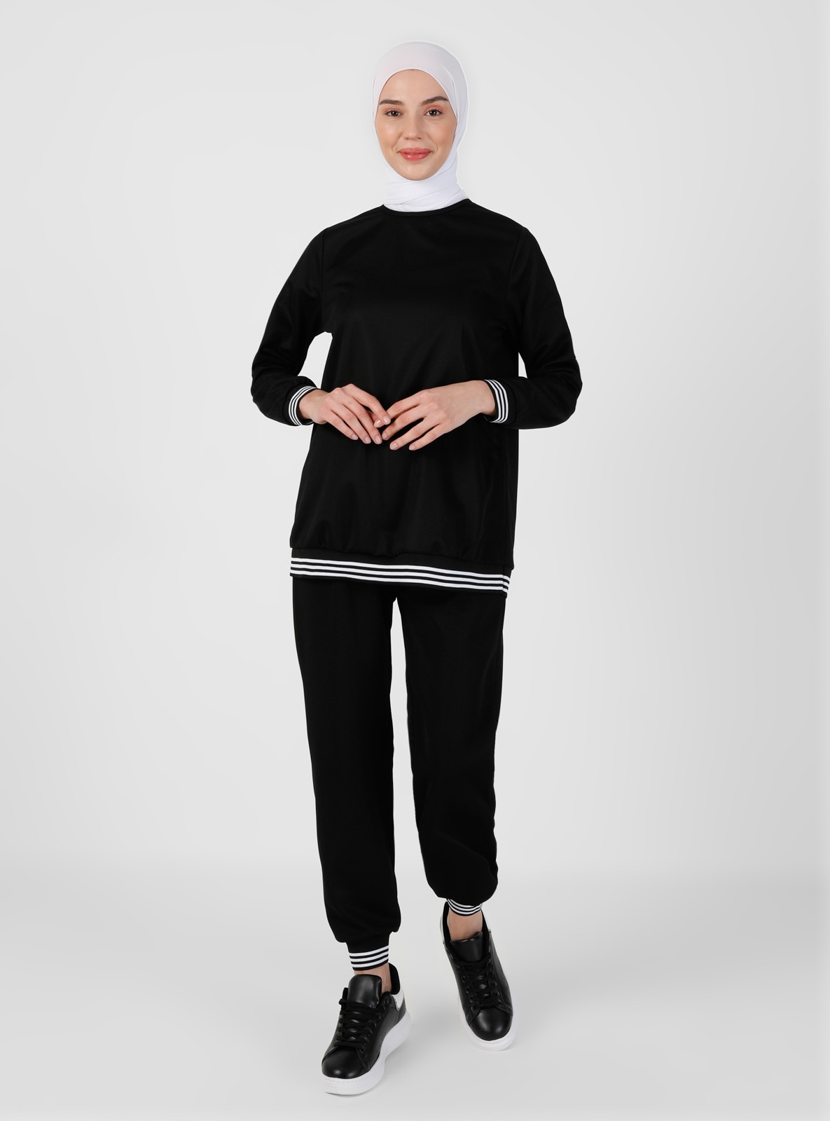 Sweat Suit With Rib Detail On Cuffs And Cuffs Black