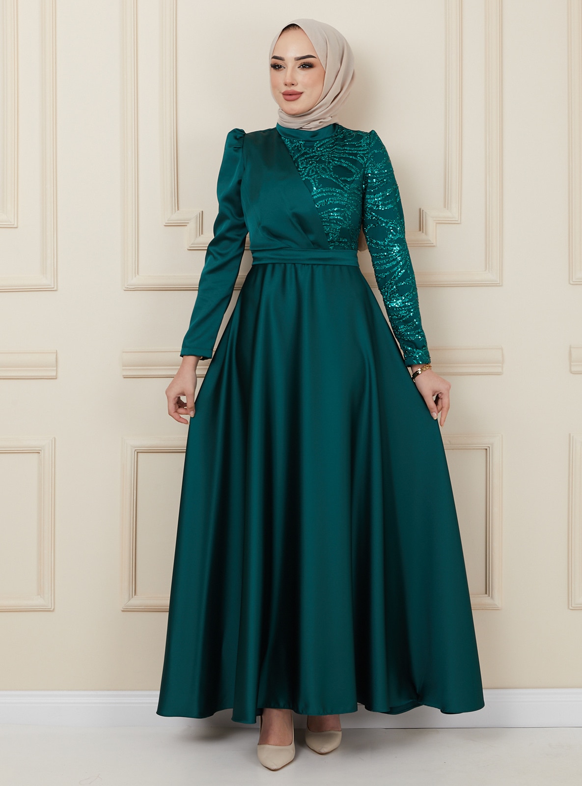 Hijab - stil 2022 Z-volan-ve-payet-detayli-saten-abiye-elbise--yesil--olcay-8326436-1