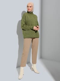 Green Almond - Crew neck - Unlined - Knit Sweaters