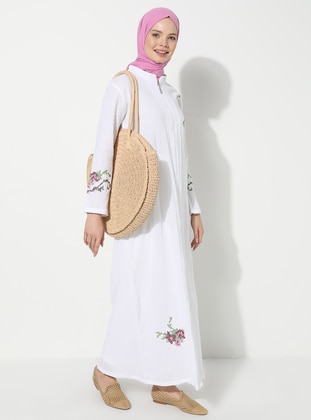 Sile Cloth Embroidery Detailed Zippered Abaya White