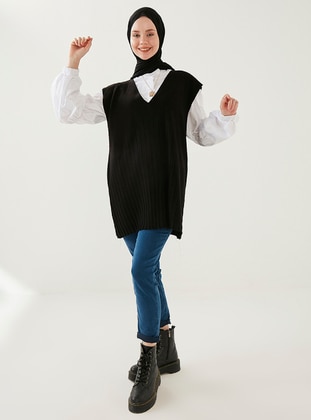 Pleated V-Neck Sweater Sweater Black