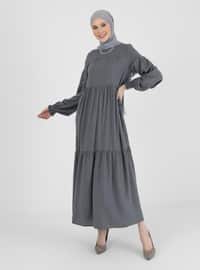Doğal Kumaşlı Kol Uçları Gipe Detaylı Tesettür Elbise - Granit