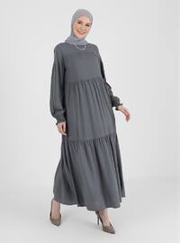 Doğal Kumaşlı Kol Uçları Gipe Detaylı Tesettür Elbise - Granit