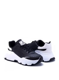  - Sports Shoes