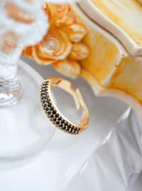 Jeweler's Work Zircon Ring Gold Color