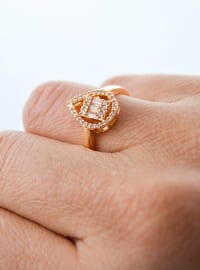 Jeweler'S Work Zircon Ring - Gold