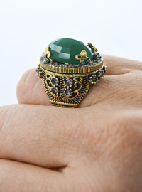 Vintage Ring mit grünem Stein