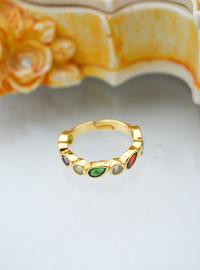 Vergoldeter Ring mit farbigen Steinen Gold