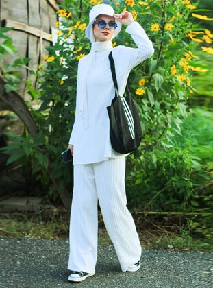 Merve Aydın White Suit