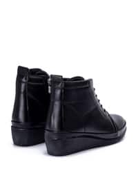  Black Boots