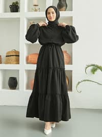 فستان أسود