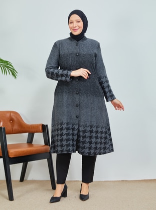 Patterned Cape Anthracite With Neck Button Closure