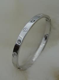  Silver tone Bracelet