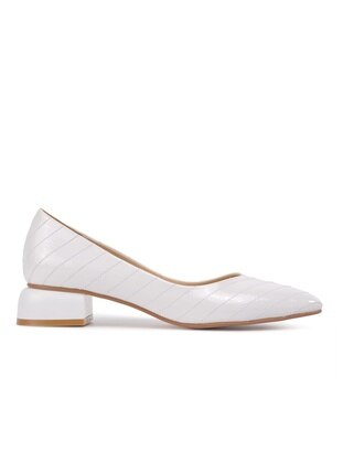 ESSTİİ White Casual Shoes