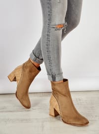  Nude Boots