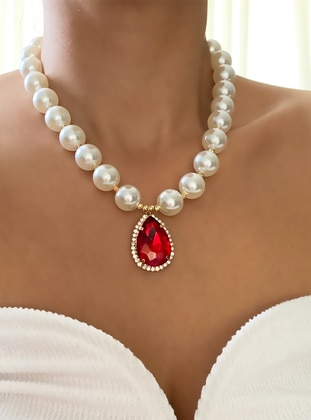 Dorika Detail Pearl Necklace Gold Color With Red Crystal Pendant