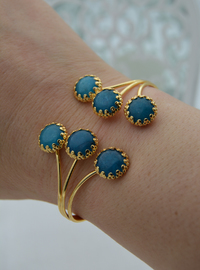 Vergoldetes Armband mit blauen Steinen - Gold