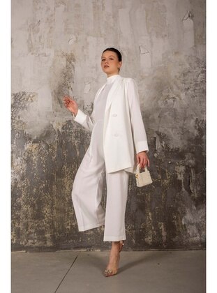 White - Suit - Melike Tatar