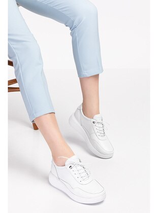 Gondol White Casual Shoes